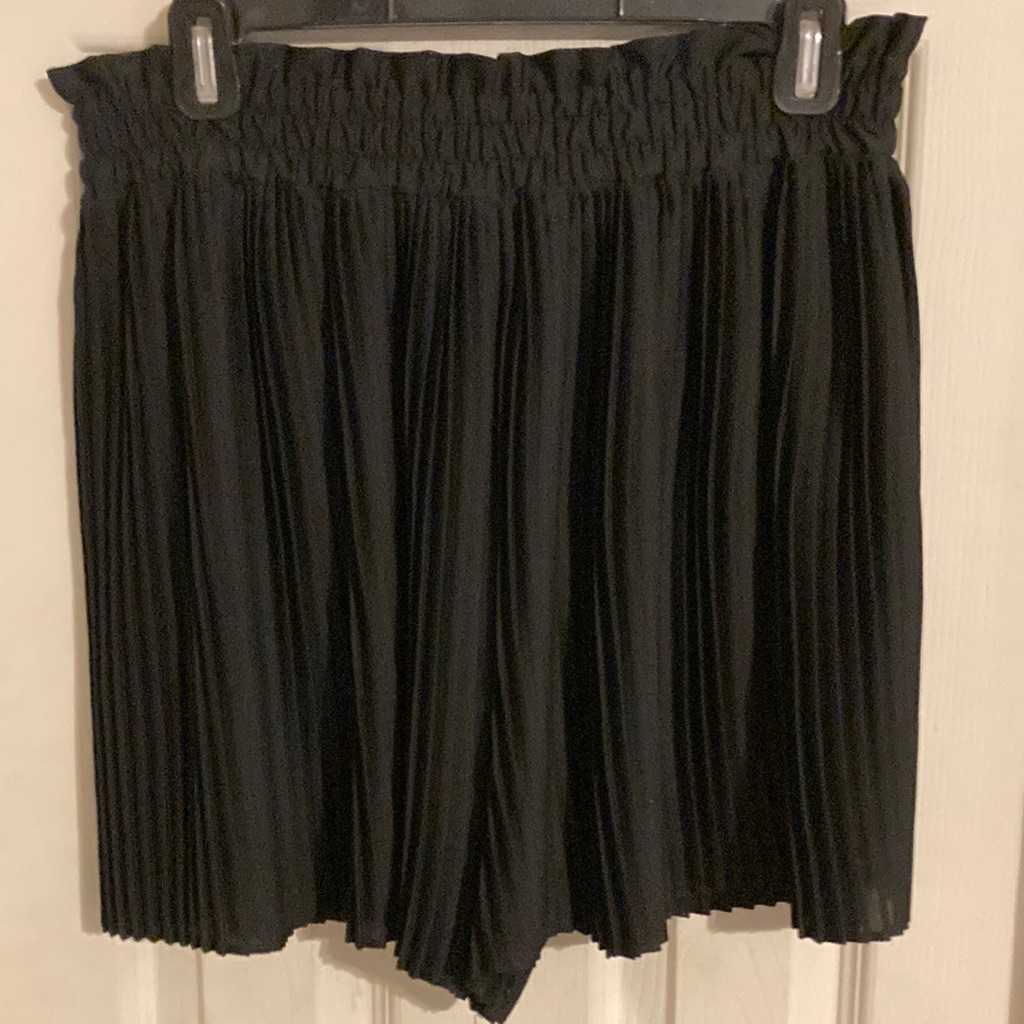 Black Float Skort